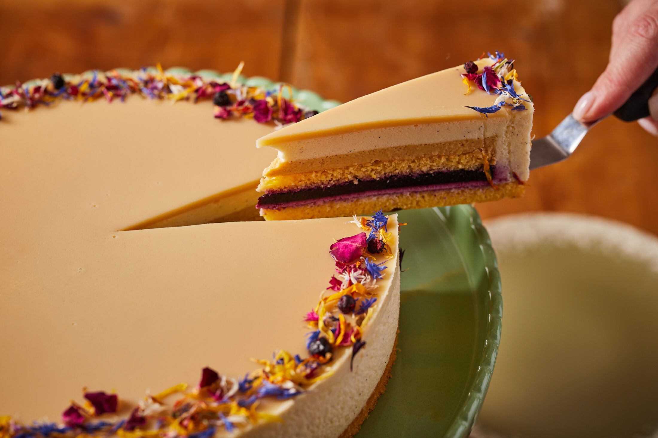 Save Hópehely Cukrászda • large cake munch Munch from food waste and ...